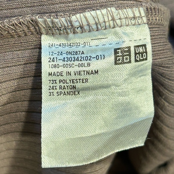 UNIQLO Boatneck ribbed shirt - Small (Asian size) - Mauve - Picture 4 of 4